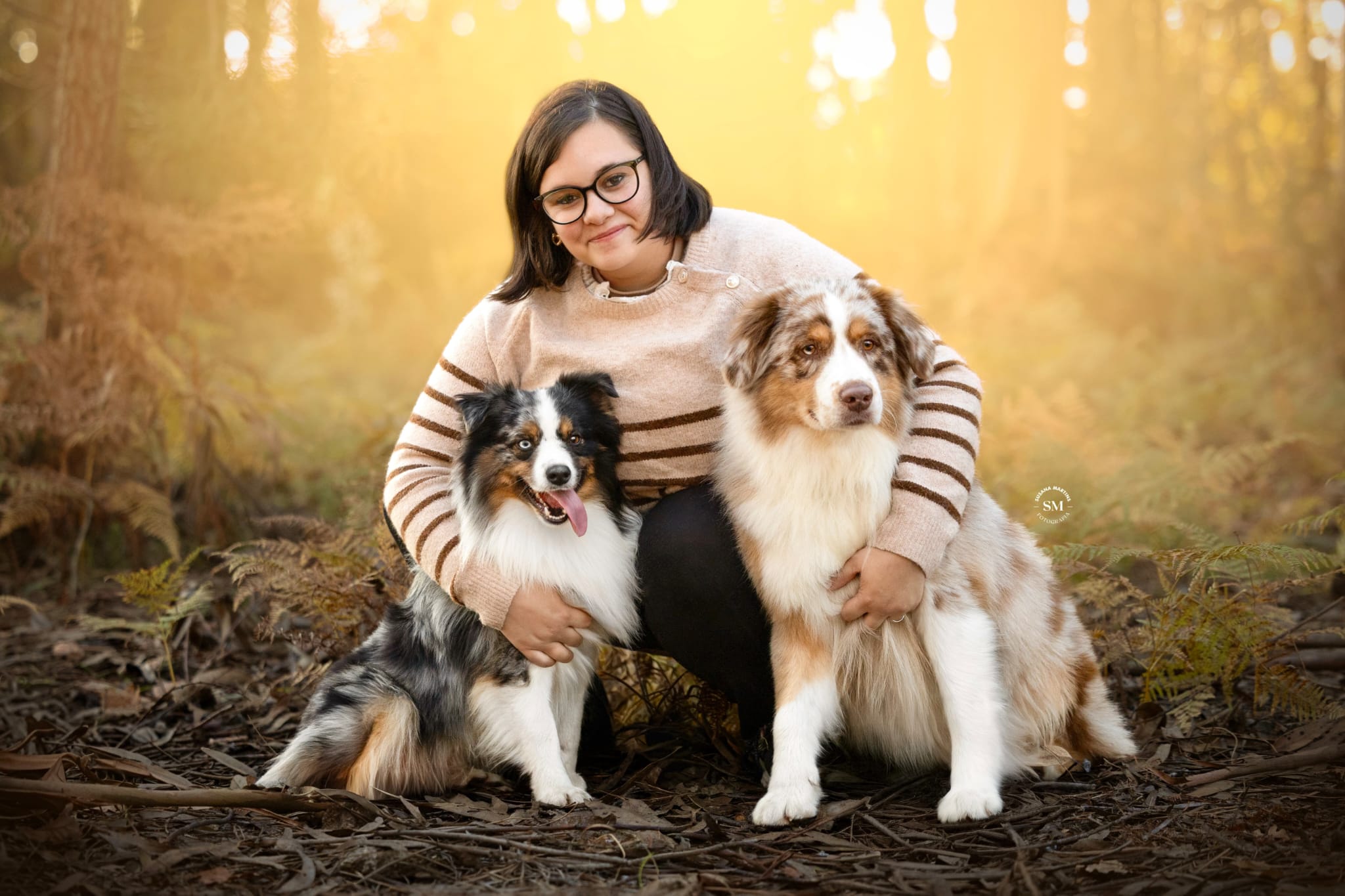 Vanessa Gomes com Mini Aussie e Pastor Australiano — criadora afixo Guardas do Berço Portugal